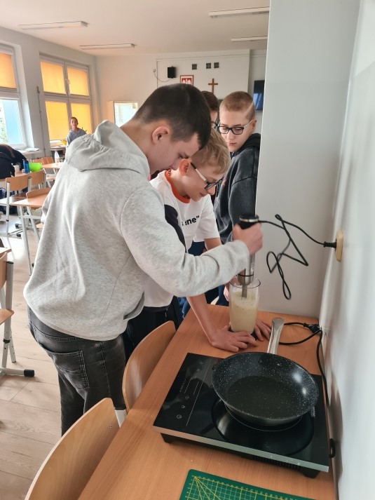na lekcji techniki