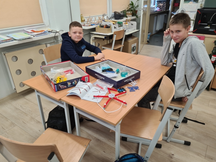 na lekcji techniki
